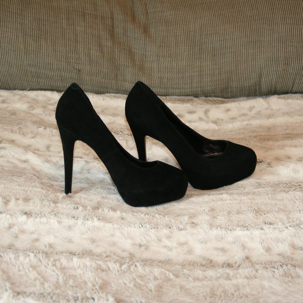 Steve Madden Black Suede heels. Size 8. 4 1/2 inch heel.